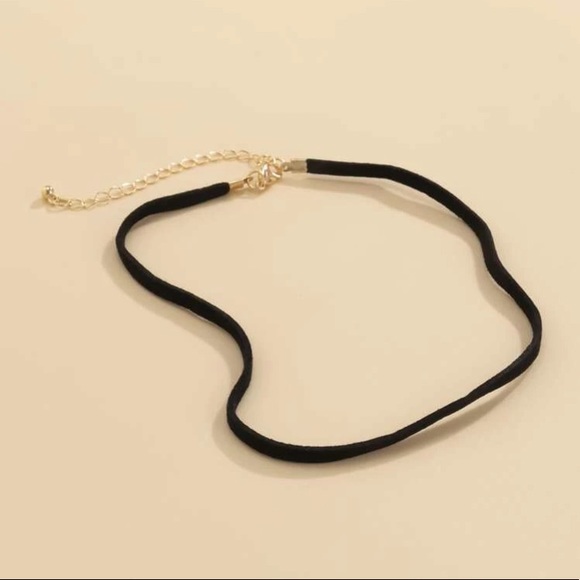 ⚜️𝟯𝟬%𝗢𝗙𝗙 𝗯𝘂𝗻𝗱𝗹𝗲𝘀 𝟯+⚜️ NEW Black Suede Simple Choker - Picture 6 of 10